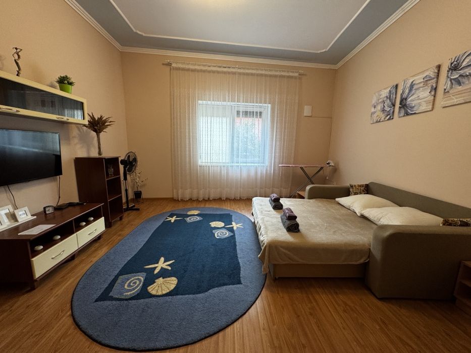 Будинок- квартира  подобово.  Берегове Центр Вільно з 30.01