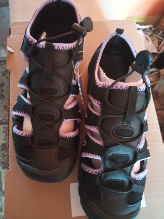 Босоніжки класнючі