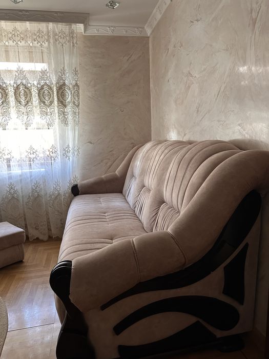 Диван, 2 крісла, 2 пуфи