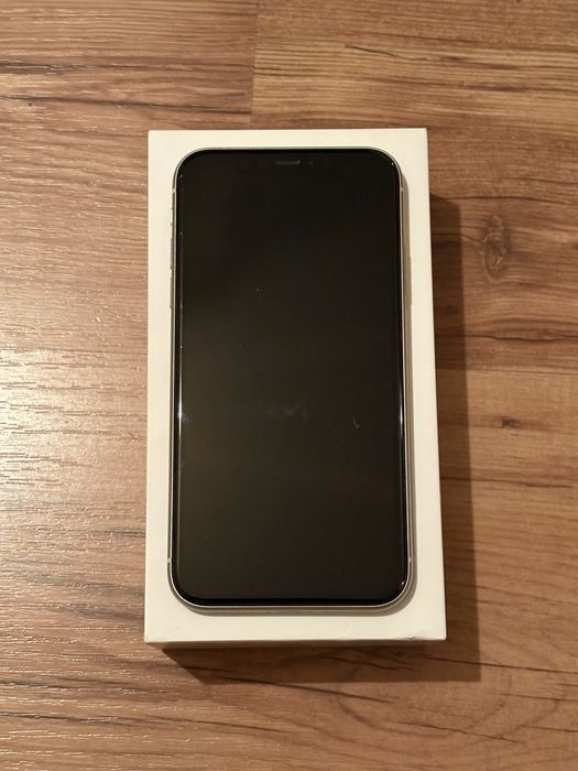 Iphone 11 bialy