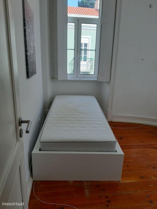 Quarto - localizado em Arroios Lisbon