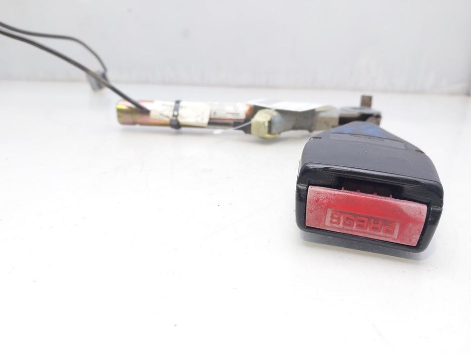 Engate Do Cinto Dianteiro Direito Renault Clio