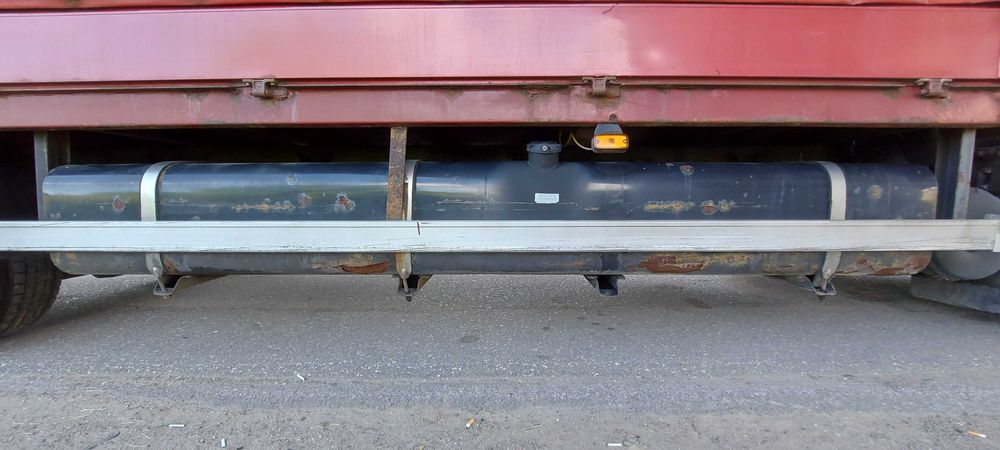 Renault Midlum zbiornik paliwa dł. 3m. szer. 70cm. wysok. 60cm.
