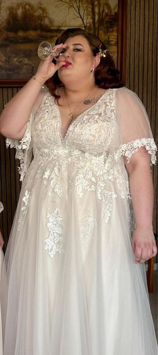 Suknia ślubna. PLUS SIZE