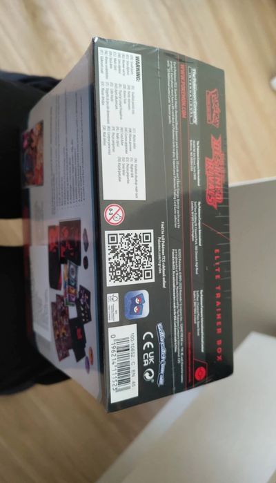 ETB Destined Rivals selada em Inglês