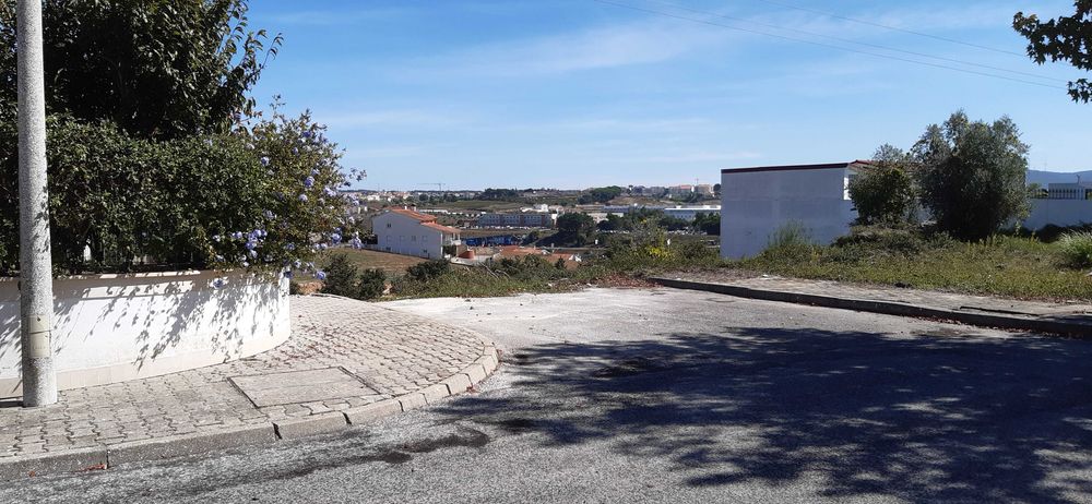 Lote para construção, zona de Santa Clara, em Leiria.