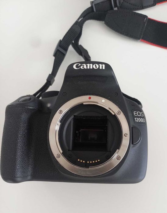 Máquina Fotográfica Reflex CANON EOS 1200D
