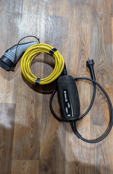 Зарядний пристрій E Golf Type 2