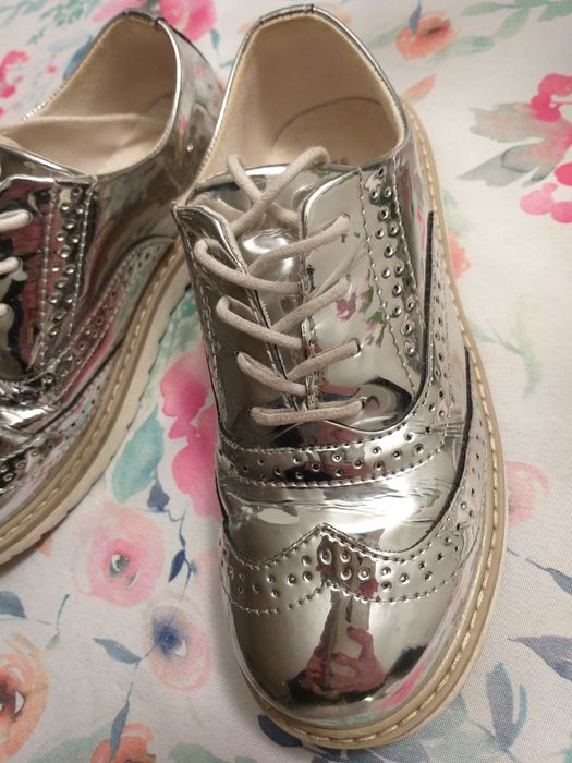 Srebrne  buty reserved nr. 35