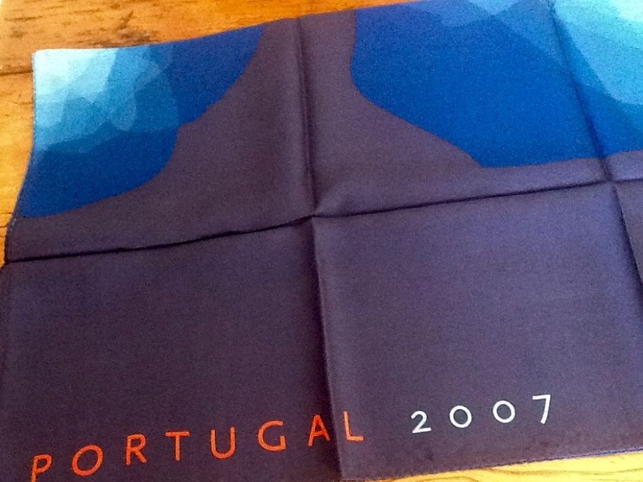 Lenço de seda em tons de azul,novo