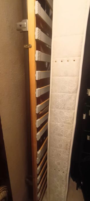 Estrado com pés + colchão de 0,90 x 190