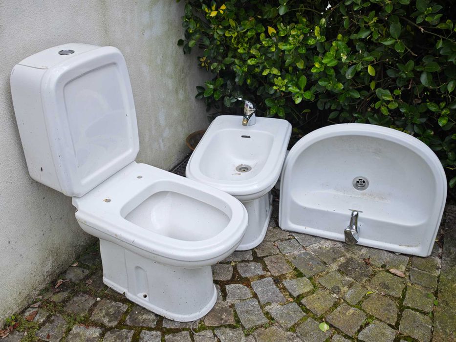 Bidé com torneira, marca INDUSA