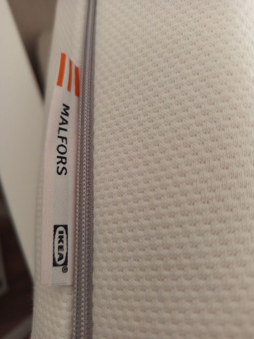 Cama dupla do Ikea com dois colchões
