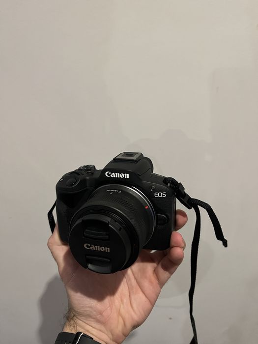 Canon EOS R50 + Objetiva RF-S 18-45mm + Bolsa Transporte