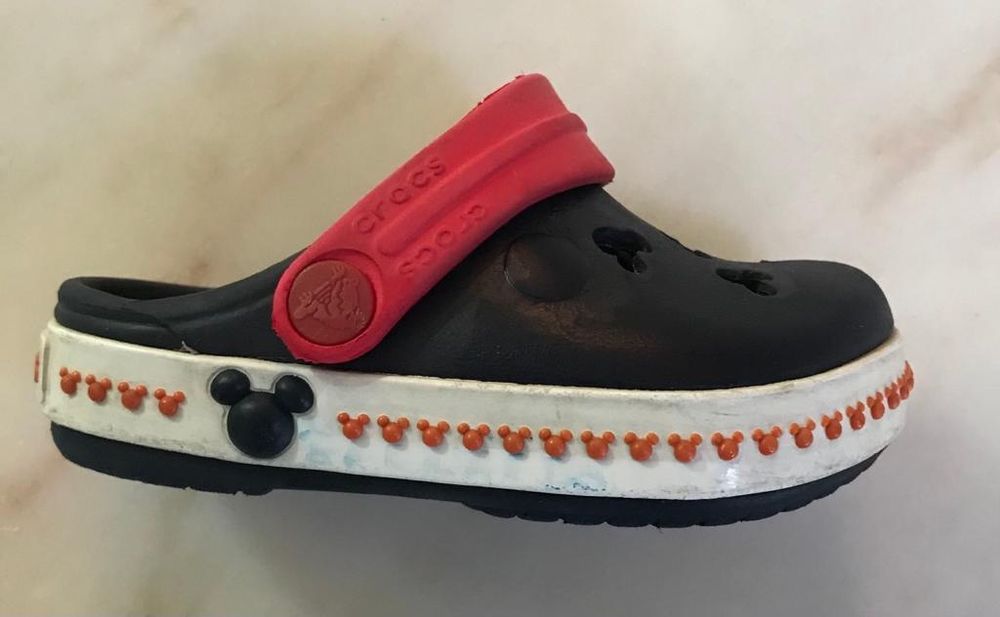 Sandálias Crocs do Mickey