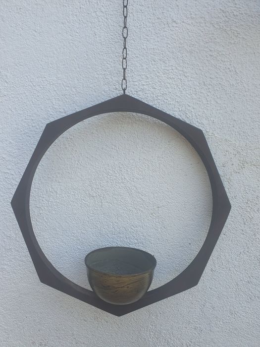 stary wiszący drewniany kwietnik . Średnica 45 cm