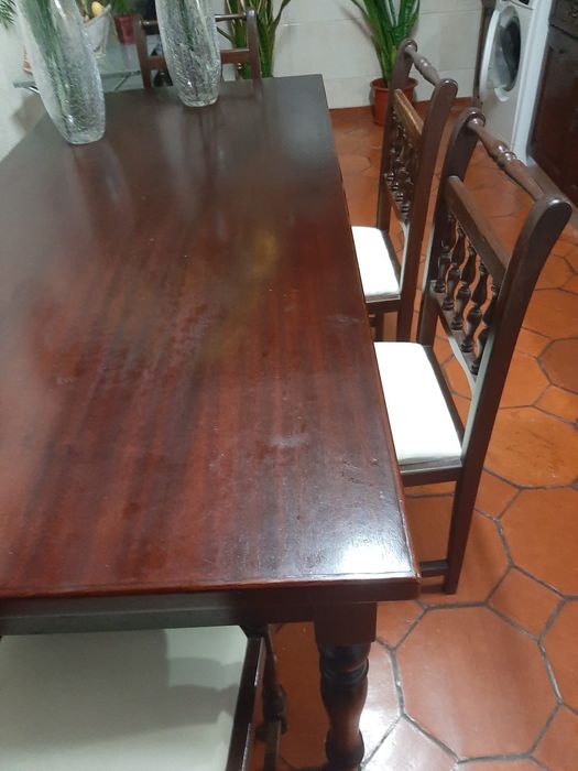 Conjunto mesa e 6 cadeiras