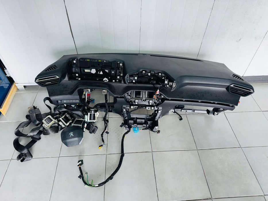 Conjunto de Tablier com Airbags Peugeot 208 / Peugeot 2008 - 2019 /
