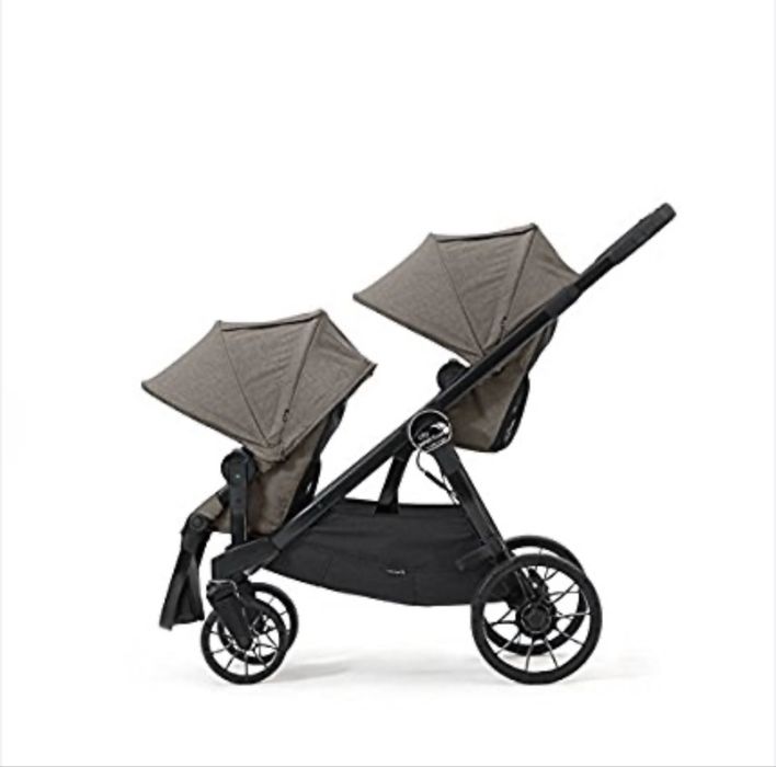 Carrinho  gemeos e cadeiras tudo em bom estado.