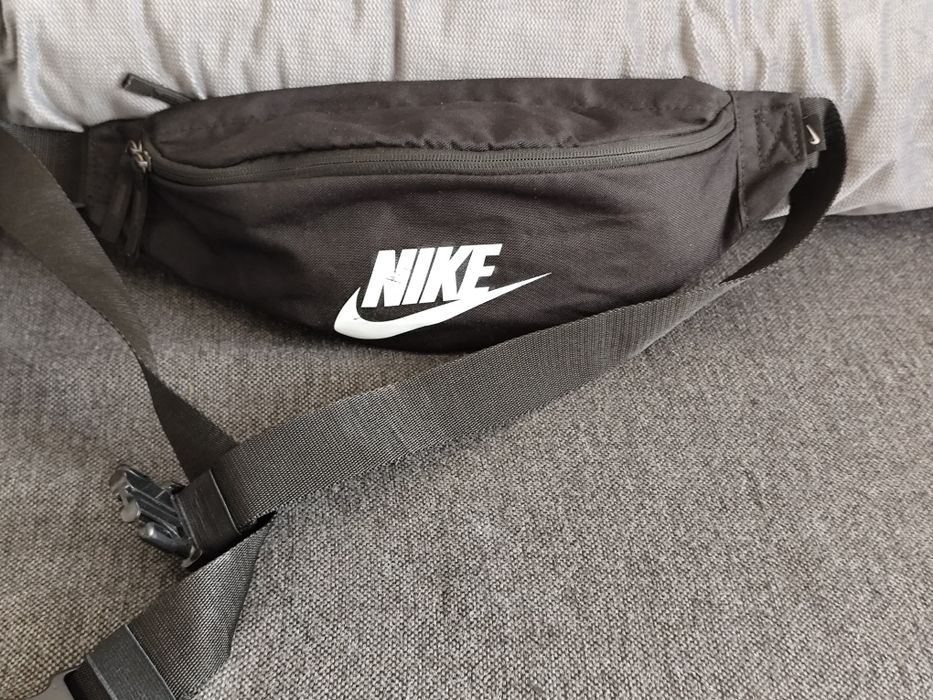 Saszetka, nerka Nike