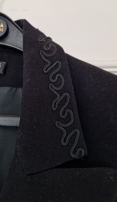 Blazer Cerimónia Toypes 40 Senhora

Em muito bom estado. 

Entrego na