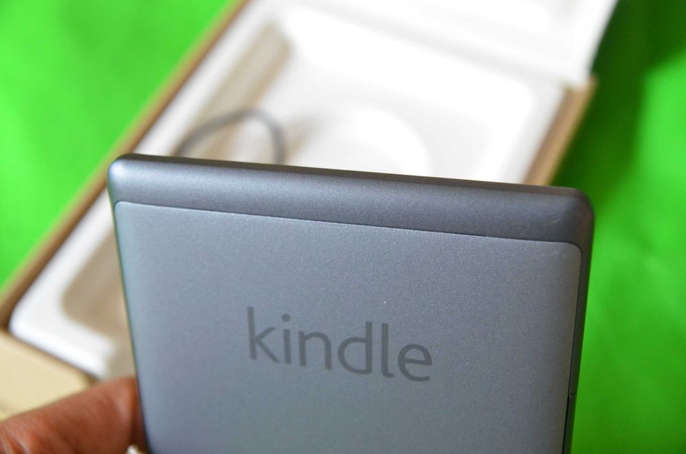 Електронна книга Kindle Читає всі формати книг + WiFi