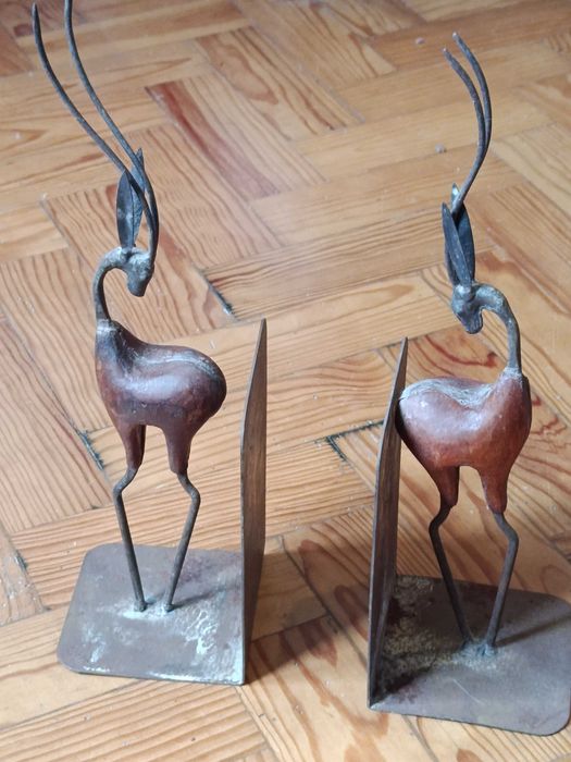 Esculturas estatuetas figuras diversos animais madeira ceramica metal macacos sabios suportes livros