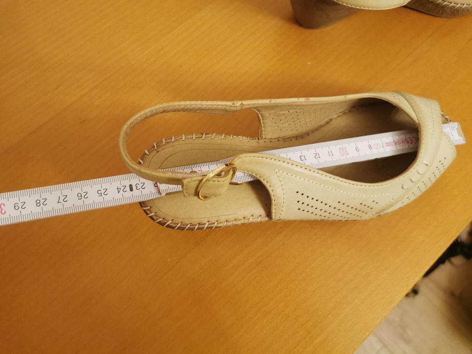 Lekkie beżowe sandałki na koturnie r. 38, jak nowe, na wiosnę, lato