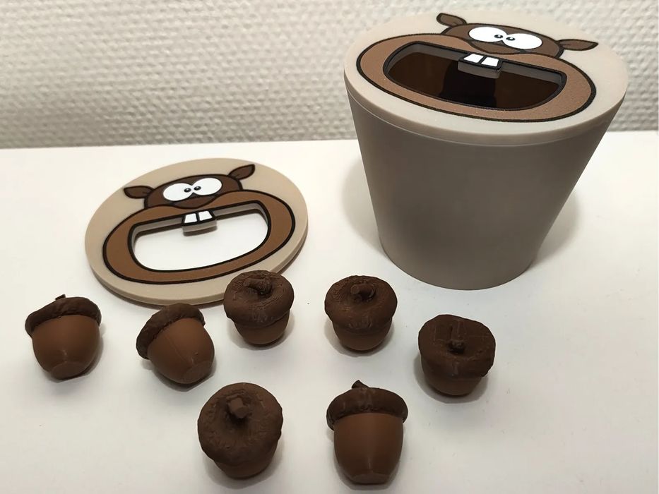 Caneca Temática de Esquilo com Bolotas