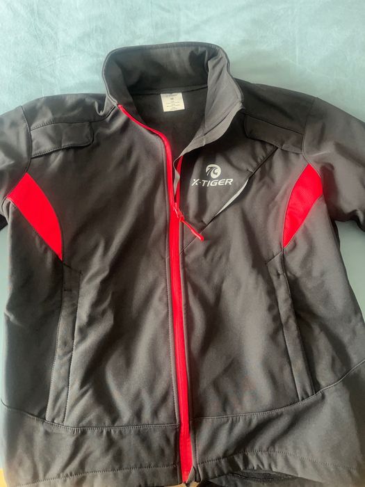 Casaco ciclismo/caminhada X-Tiger repele chuva ligeira e é termico