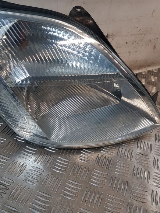 Lampa Prawa Przód Ford Fiesta Mk6 02R- Europa