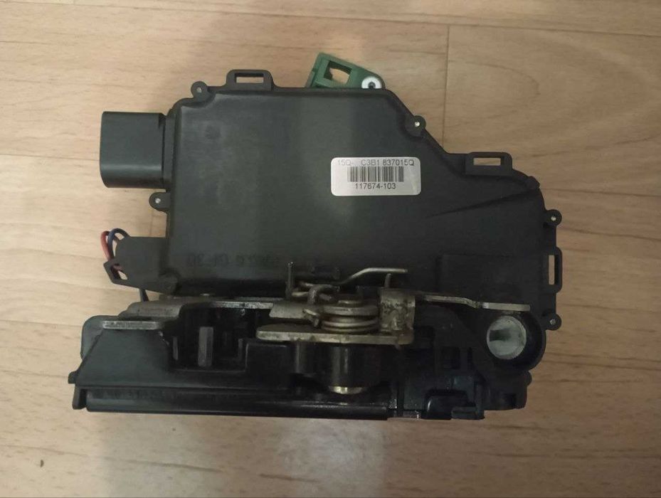 Замок водительской двери VAG С3B1837015Q