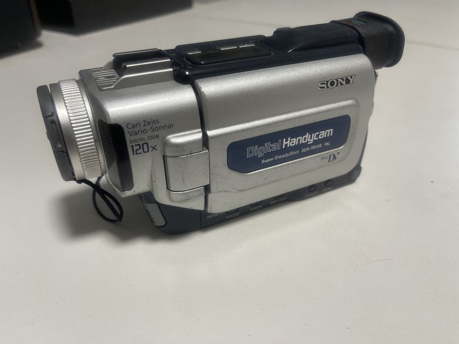 Видеокамера Sony Handycam модели DCR-TRV15E.