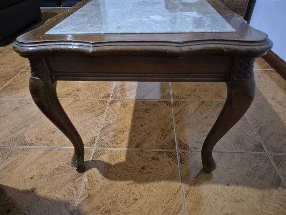 Mesa de centro de sala em madeira com tampo em pedra (marmore)