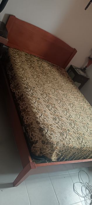 Cama casal madeira maciça com estrado mindol