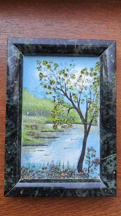 Картина из каменной крошки в раме из малахита