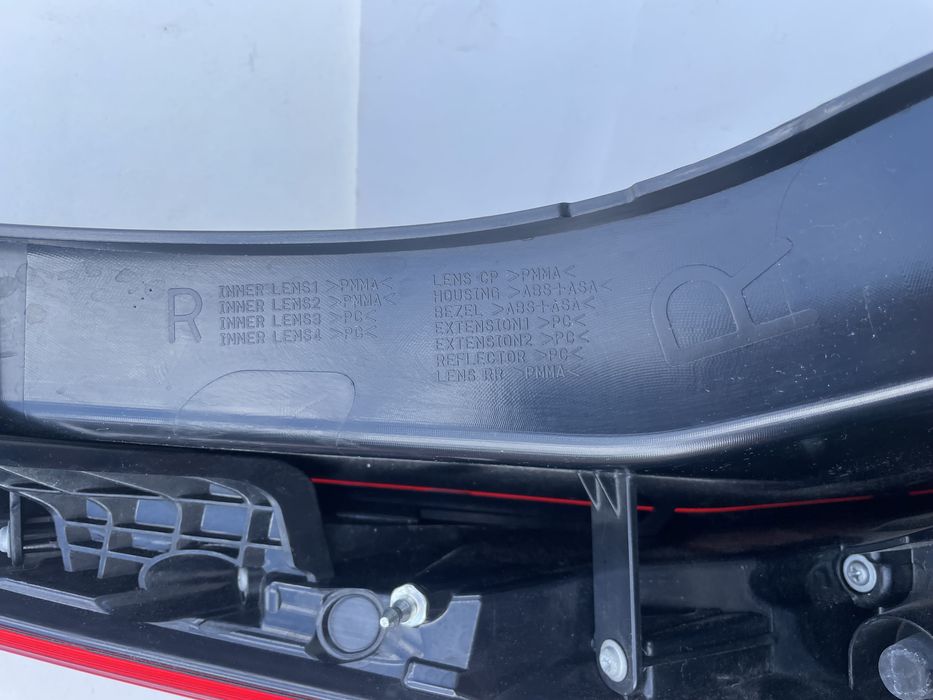Mitsubishi Eclipse Cross 18-20 / lampa prawa tylna tył LED / ORG.