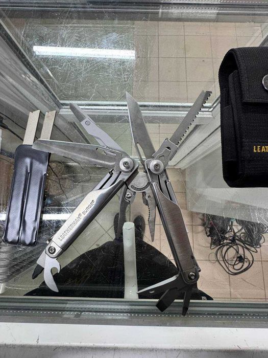 МультітулLEATHERMAN SURGE