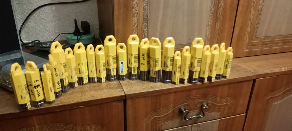 Свёрла Деволт. Хайзер и Рукав на полу автомат  3 м