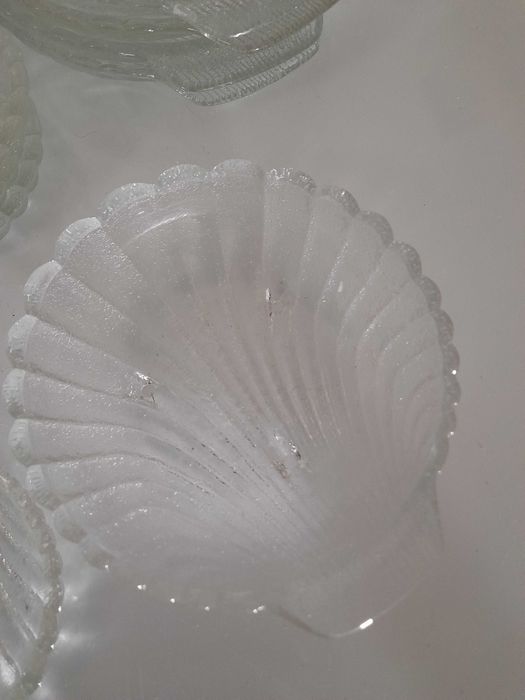 Pratos e taças  de sobremesa em vidro (antigas)