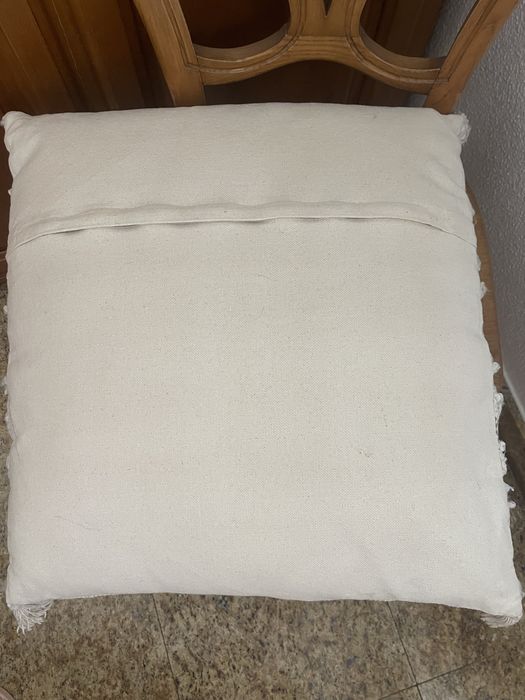 Fronha branca e creme com enchimento