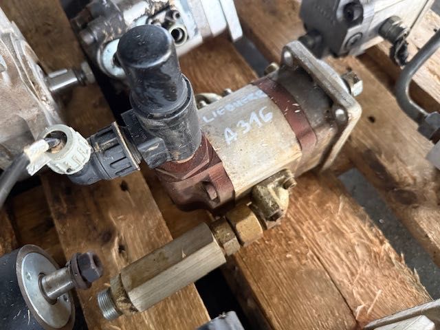 Silnik hydrauliczny do chłodnicy liebherr volvo cat hitachi