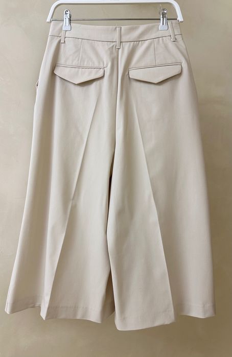 Шорти довгі кюлоти ZARA бежеві з кишенями шорты базові міді пісочні S