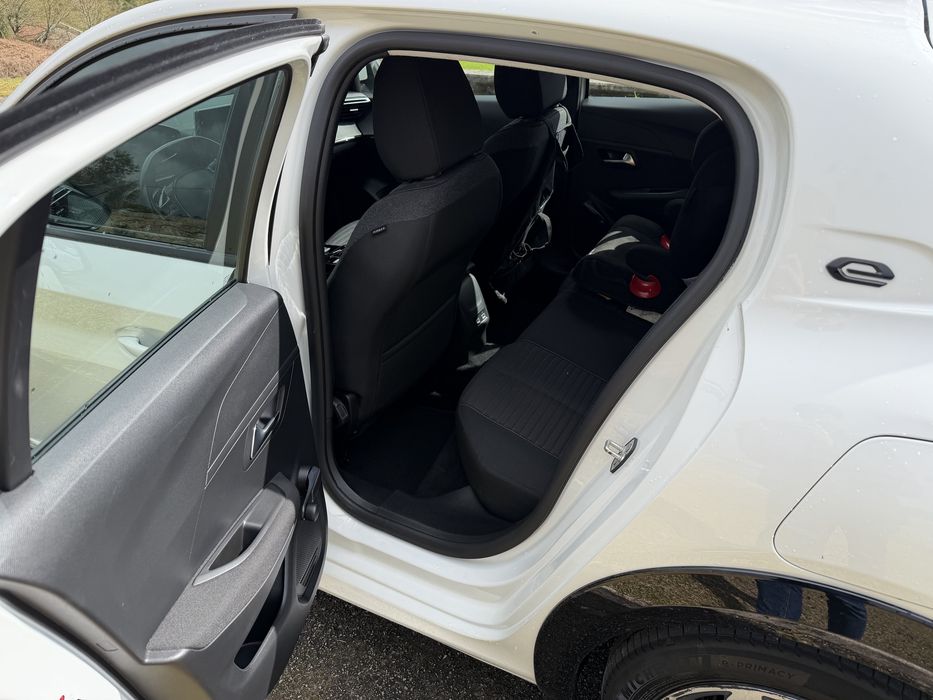 Peugeot  e - 208