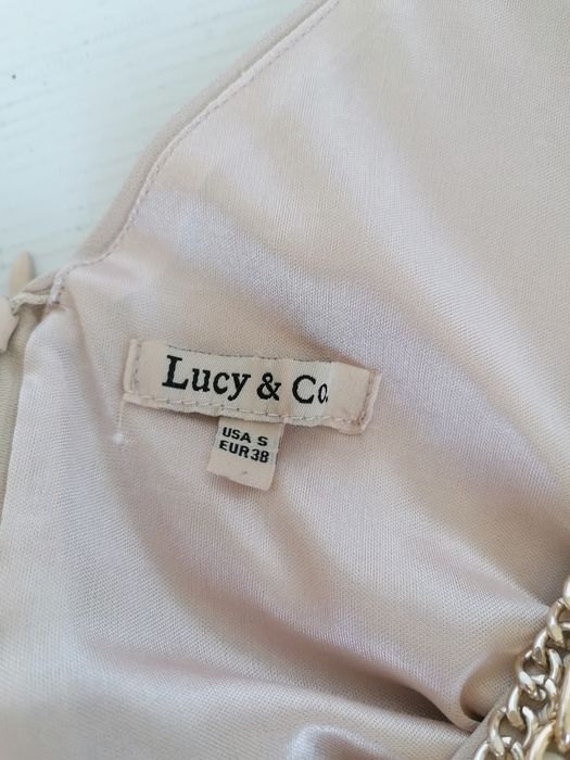 Beżowa krótka dopasowana elegancka sukienka koktailowa Lucy & Co 38 M