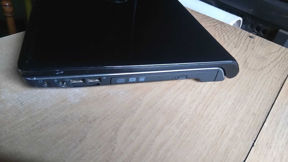 Dell Inspiron 1564 (15.6"/і3/2,13ГГц/500Гб/4Гб)