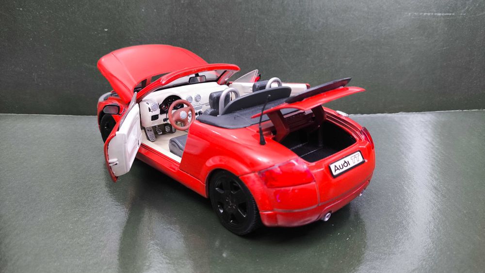 Модель 1:18 Audi TT Roadster, Maisto, Thailand