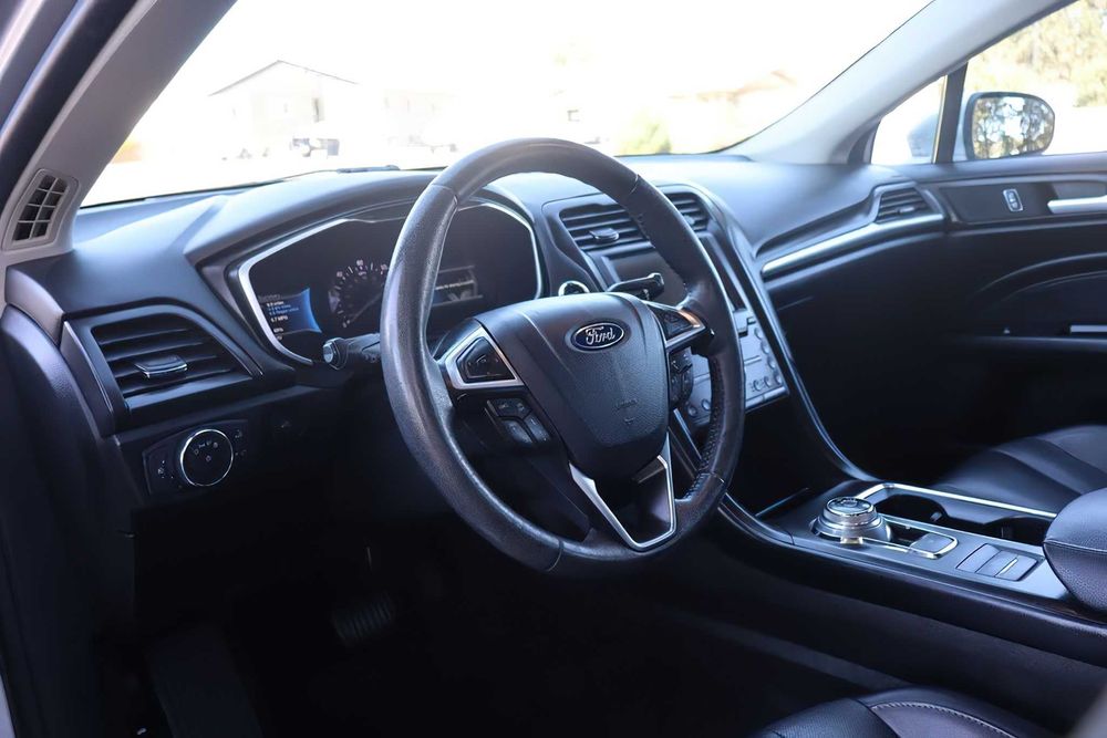 Ford Fusion Titanium Hybrid      2019