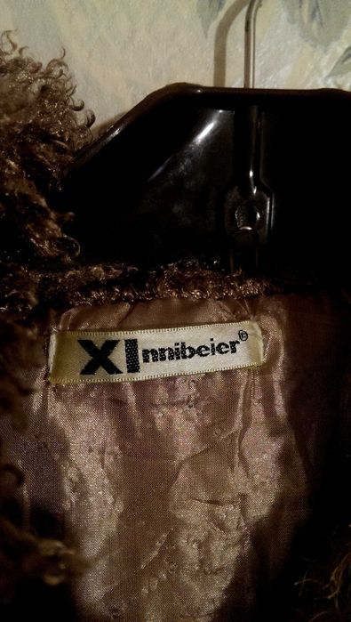 Женская тёплая Жилетка безрукавка с капюшоном XInnibeier L-XL