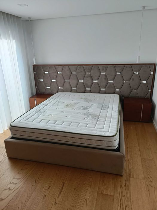 Mobiliário de quarto e mesa de cozinha